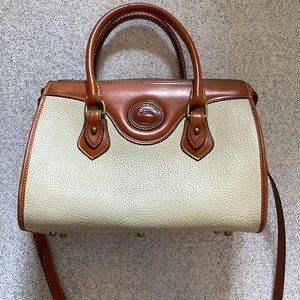 Beautiful Vintage Dooney & Bourke Leather Purse
